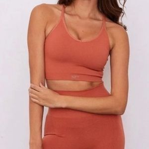 SET ACTIVE LIMITED EDITION COLOR SPRITZ SCULPTFLEX RIBBED V TOP SIZE SMALL